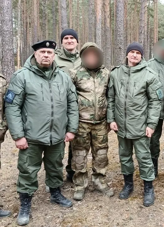 На утреннем заседании допросили троих свидетелей, суд ограничил фотосъёмку — журналистам разрешили снимать только в зале. Свидетели участвовали также в качестве понятых по второму и третьему делам.