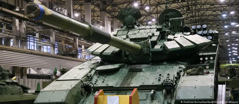 Европейские спецслужбы предупреждают о «взрывоопасной ситуации» в российском банковском секторе. По оценкам аналитиков, сочетание западных санкций и внутренних проблем — от принудительного кредитования до роста невозвратов — может спровоцировать системный кризис.