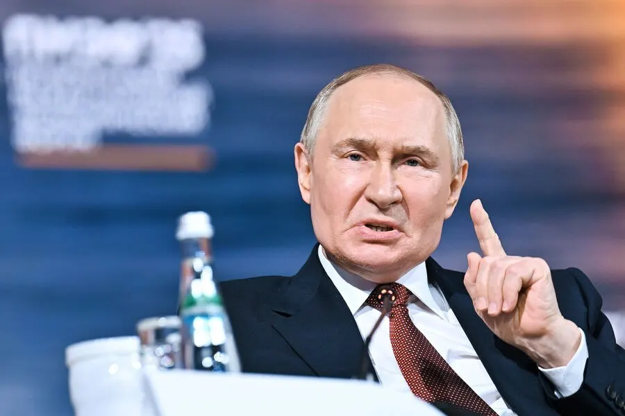 Президент назвал сложности на топливном рынке временными, отметил рост ненефтегазовых доходов бюджета на 25% во II квартале и призвал ориентировать экономическую политику на долгосрочные цели.