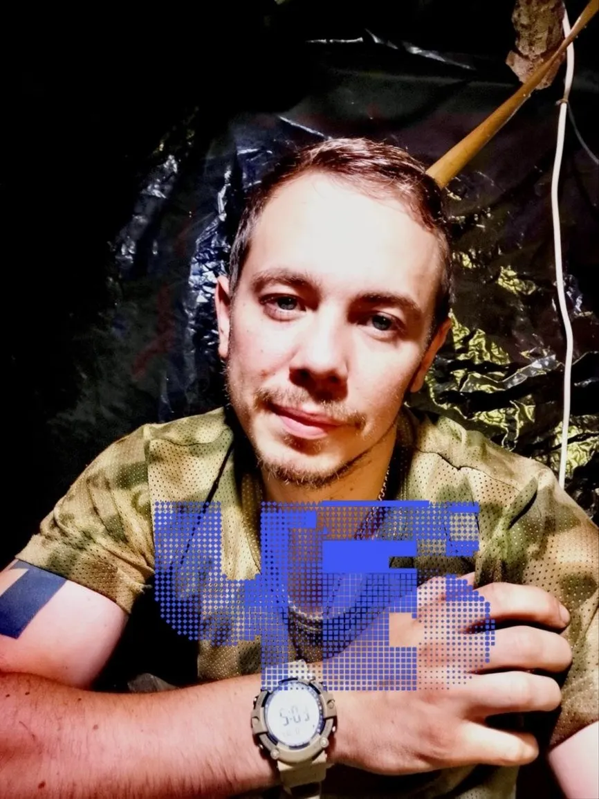 Семья утверждает, что тело военнослужащего похоронили в другом регионе без уведомления родителей. Закон, который предоставляет права на распоряжение телом супруге, лишил кровных родственников возможности проститься.