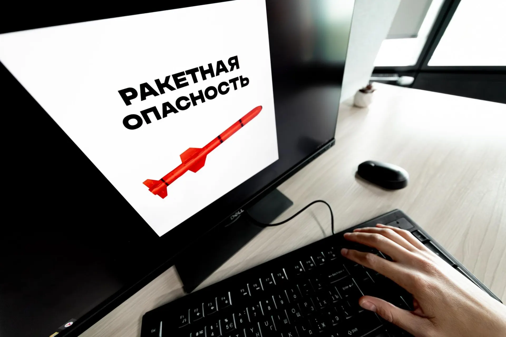 Воздушная тревога прозвучала в нескольких регионах России — власти предупредили о возможной угрозе ракетных ударов.