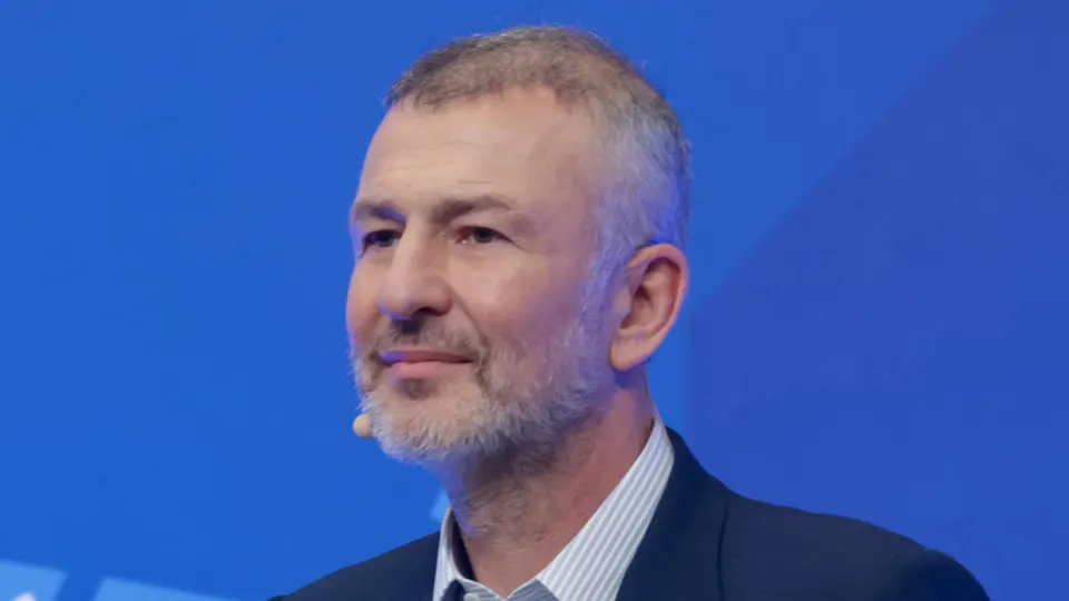 Основатель «Еврохима» и СУЭК Андрей Мельниченко избавился от угрозы национализации энергокомпании СИБЭКО после выплаты 32 млрд рублей в пользу образовательного центра «Сириус». Стороны пришли к мировому соглашению вскоре после требований Генпрокуратуры.