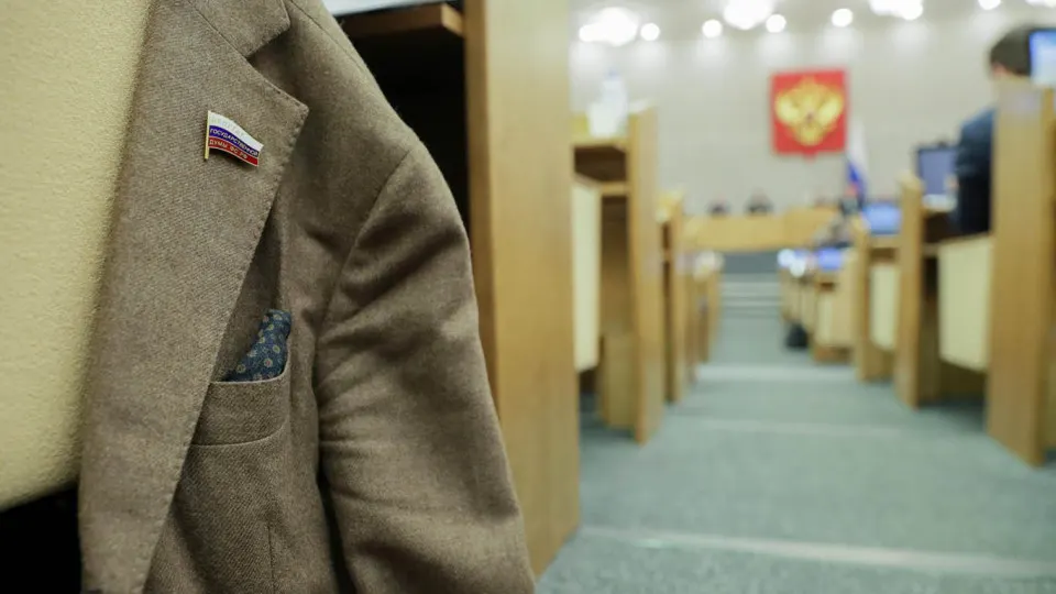 Правительство поддержало инициативу, отменяющую наказания за отсутствие или несвоевременную подачу деклараций региональными депутатами. Поправки требуют доработки и логически связаны с серией изменений в правилах декларирования конца 2025 года.