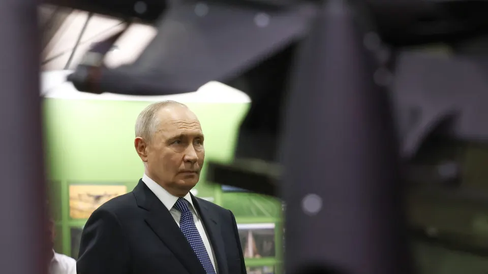 На форуме заявили, что через Общероссийский народный фронт добровольно направили около 70 млрд рублей на цели СВО; при этом военные расходы страны продолжают расти и могут быть увеличены дополнительно за счёт сокращения гражданских расходов и использования резервов.
