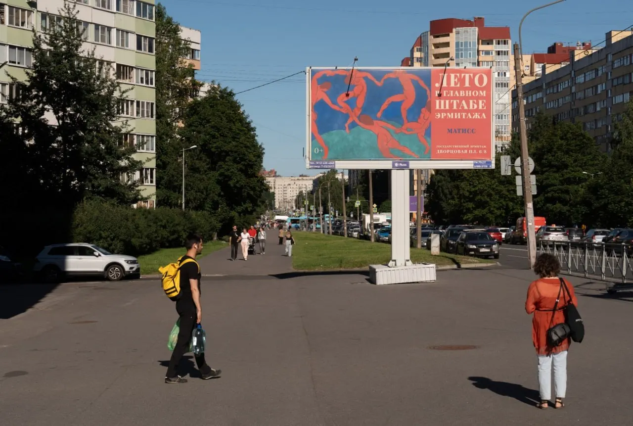 Крупные и местные происшествия: инциденты в Петербурге и Ленобласти, ночное перекрытие Ладожского моста, политические события в стране и удар по пригороду Харькова.