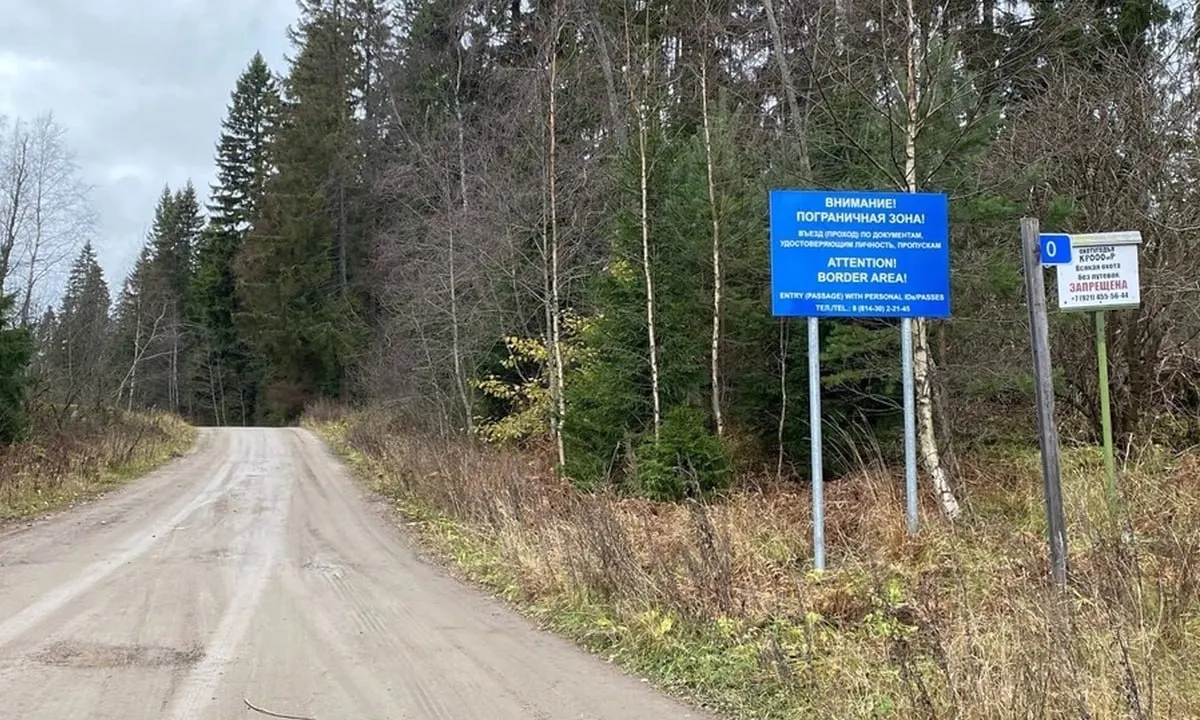 С 1 июля 2026 года вступило в силу постановление о закрытии ряда железнодорожных пограничных переходов с Финляндией, Латвией и Эстонией; в список вошли семь пунктов, в том числе два в Карелии и два в Псковской области.