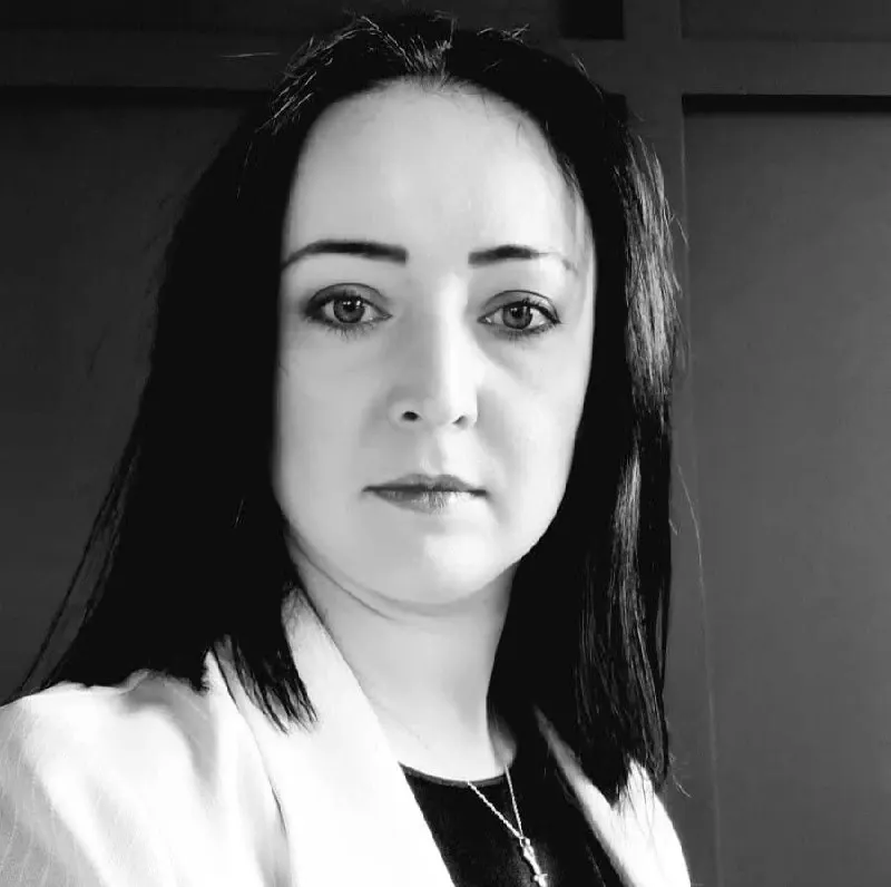 Конституционный суд признал право совершеннолетних детей обращаться в суд с требованием лишить родителей родительских прав, если те совершали в отношении них насилие в детстве. Ранее такие иски часто отвергали из‑за формального подхода к прекращению родительских прав после наступления совершеннолетия.