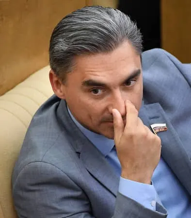 Депутат заявил, что мессенджер может продолжить работу в РФ, если откроет представительство, перенесёт хранение персональных данных на территорию страны и начнёт сотрудничать со спецслужбами; граждан призвали воздержаться от финансовых операций в приложении.