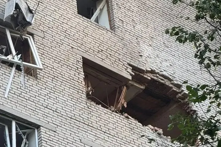 Ночью 13 июля в посёлке Пионерский городского округа Истра упал дрон; в результате пожара пострадали частные дома, сообщил губернатор Московской области.