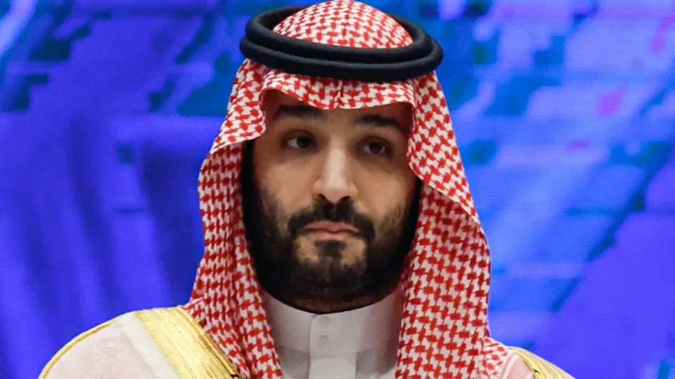 Госкомпания Саудовской Аравии снизит официальную цену на сорт Arab Light на $11 за баррель; после открытия Ормузского пролива поставки сырья в Азию выросли, что привело к резкому падению котировок Brent и Urals и увеличило риск переизбытка на мировом рынке.