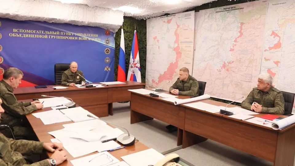 Во время совещания с военными президент потребовал выяснить степень участия союзников Украины в боевых действиях и распорядился продолжить массированные удары по объектам, обеспечивающим функционирование её военной промышленности.