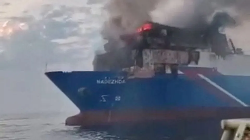 Из-за атак в Черном море и санкций растут затраты на импорт и сроки доставки; перевозчики ищут альтернативные порты и маршруты, что влияет на цены.