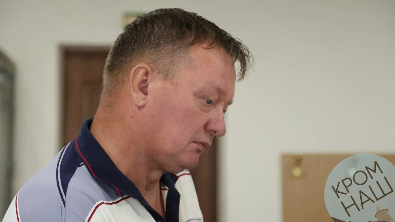 Евгений Васильев, депутат от «Яблока», выступил в суде как свидетель защиты: он охарактеризовал Льва Шлосберга как доброжелательного человека и заявил, что призывы к миру законны. Также Васильев рассказал о «спойлерах» и свидетеле Игоре Иванове.