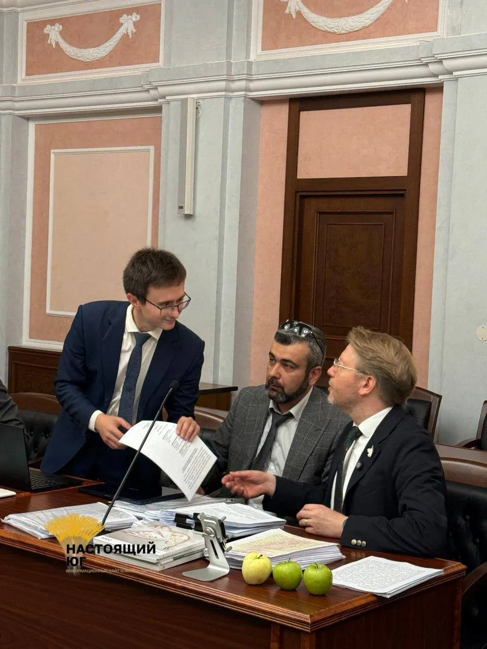 На судебном заседании представитель Центризбиркома заявил о нарушениях со стороны партии «Яблоко» в предвыборной агитации и авторских правах, упомянув спор о цитате Григория Явлинского и условия сотрудничества с OpenAI.
