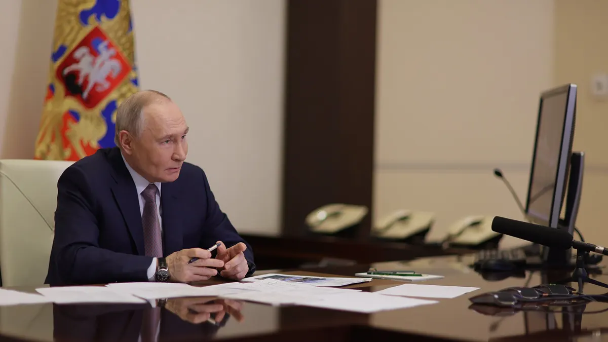 Указ позволяет вводить временное внешнее управление на критически важных объектах в случае непринимации или несвоевременного принятия мер по их безопасности.