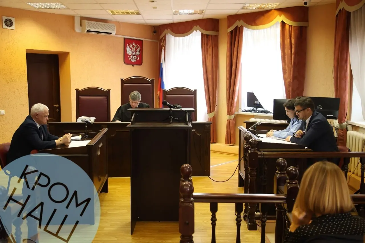 Иск касается отсутствия оттиска печати на доверенности уполномоченного, что, по версии истцов, нарушает принципы равенства кандидатов.