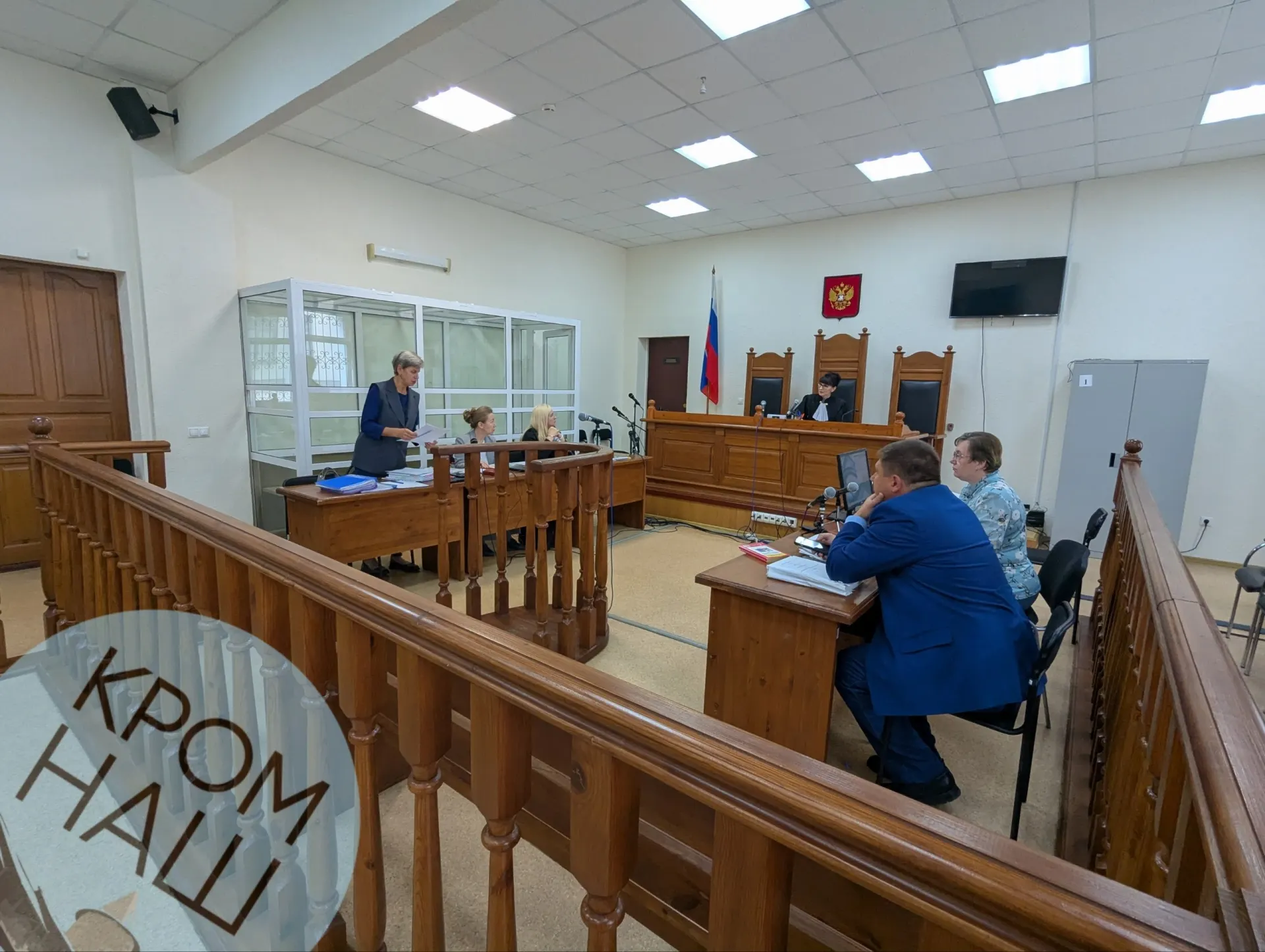 Свидетельница рассказала о выплатах и передаче средств, а суд запретил фото- и видеосъёмку на допросе.