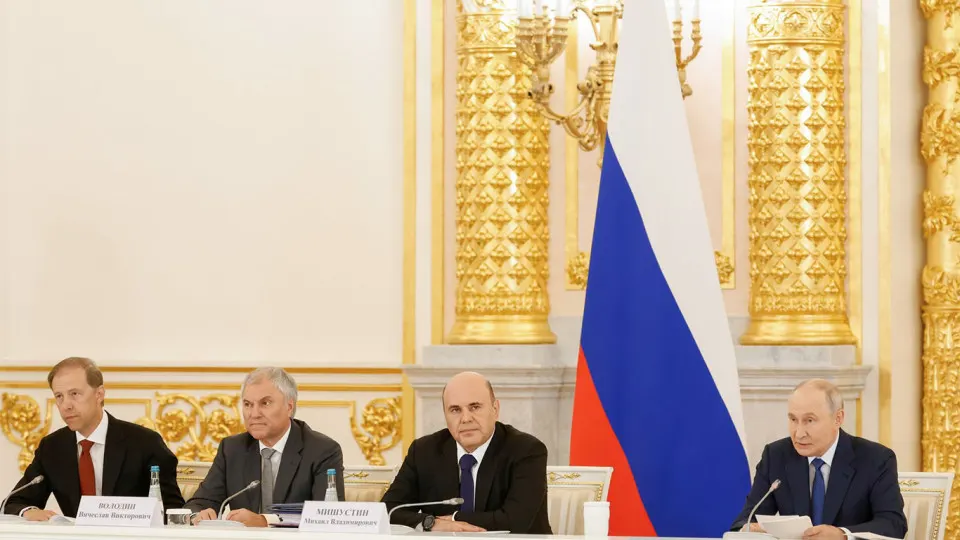 Глава государства призвал заблаговременно обеспечить трудоустройство военнослужащих, возвращающихся после завершения боевых действий, подчеркивая необходимость системной подготовки кадров.