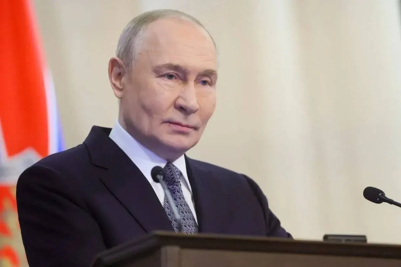 Президент поздравил десантников, подчеркнул их героизм в ходе специальной военной операции и выразил уверенность в их вкладе в обороноспособность страны.