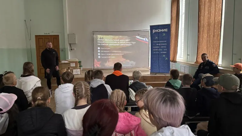 Два чиновника, ранее причастные к нападению на Украину, приехали в детский лагерь «Стремительный» в Псковской области в качестве лекторов.