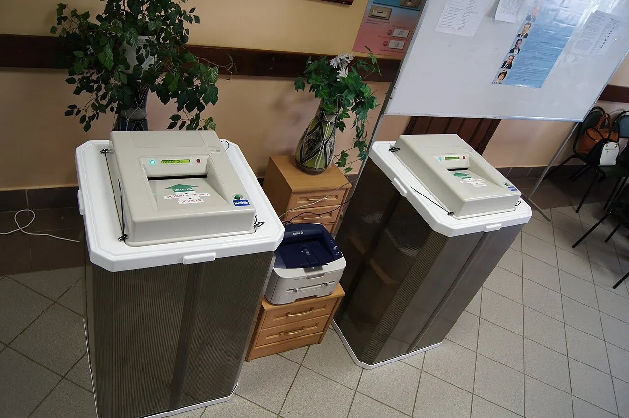Из-за санкций в Екатеринбурге на выборах не будут использовать комплексы обработки бюллетеней; старые устройства выведены из эксплуатации, новые поставить невозможно.