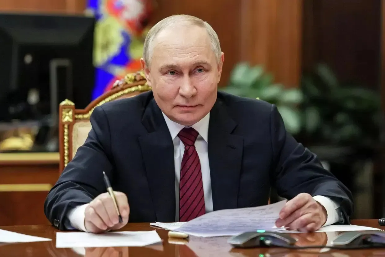 К середине августа 2026 года безвозмездные поступления бизнеса в федеральный бюджет достигли 383,69 млрд рублей; динамика и меры в области бюджетирования продолжаются.