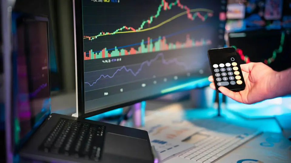 Глава ПСБ предупредил о возможности заморозки USDT и укрепляющейся долларовой зависимости, в то время как банки развивают собственные цифровые инструменты.