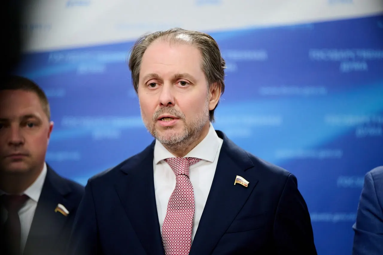 Назначен новый председатель комитета Госдумы по охране здоровья — Владимир Сысоев. У него экономическое образование и юридический опыт.