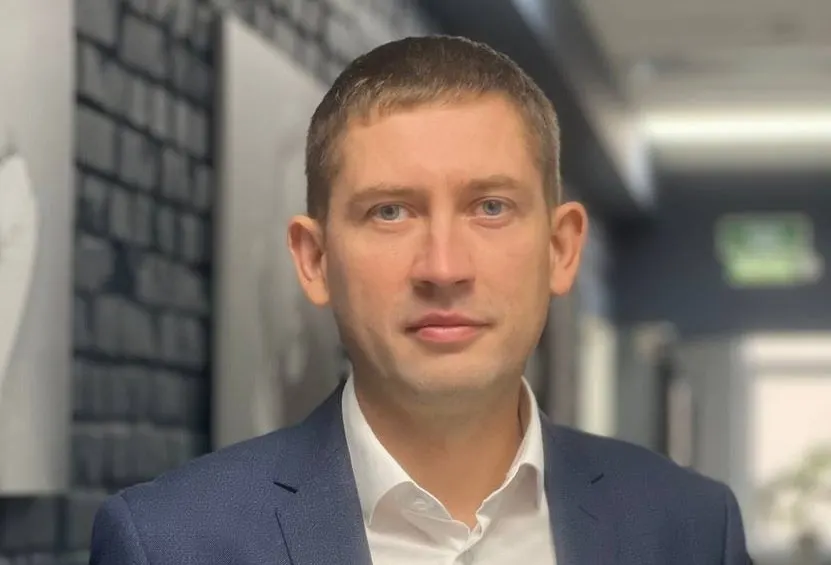 После ухода Бориса Ёлкина на работу в Законодательное собрание Псковской области временно исполняющим обязанности главы города назначен Виталий Сухинский; прием документов на должность нового руководителя продолжается до 5 октября.