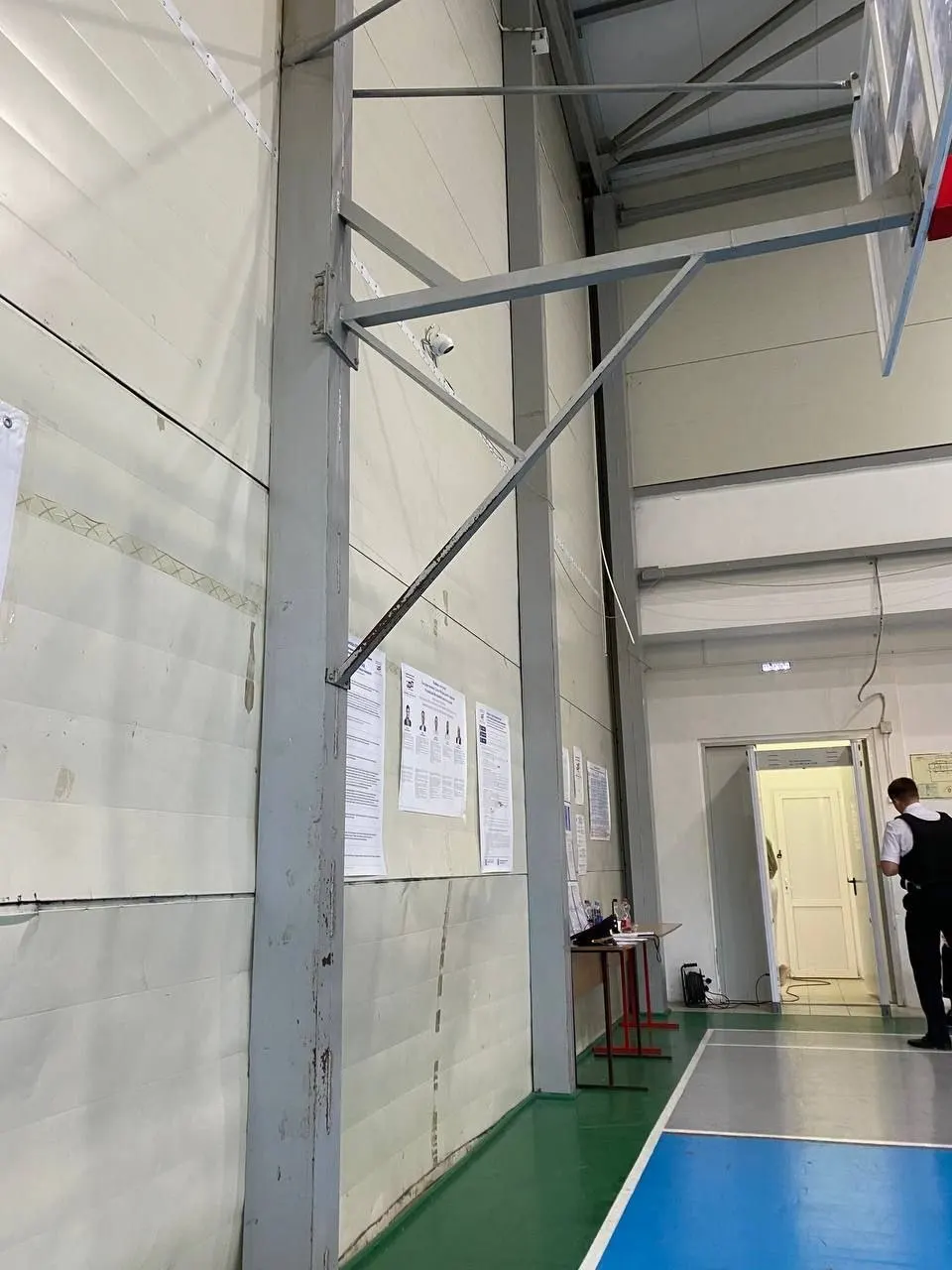 Во второй день трехдневного голосования наблюдатели фиксируют агитацию, ограничения доступа к сейф-пакетам и другие нарушения на участках в Геленджике, Перми, Тобольске и Красном Селе под Петербургом.