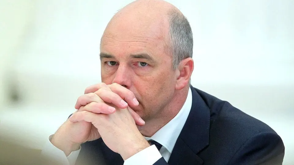 По оценкам министра финансов Антона Силуанова, разрыв между доходами и расходами может достичь около 6,9 трлн рублей, что усилит нагрузку на бюджет.