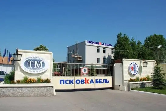 Участки на территории завода могут быть переданы под жилищное строительство после банкротства предприятия; активы ранее принадлежали структурам AKRON HOLDING, аффилированным с Ростехом. Рядом расположен офис застройщика SKANDINAVIA.