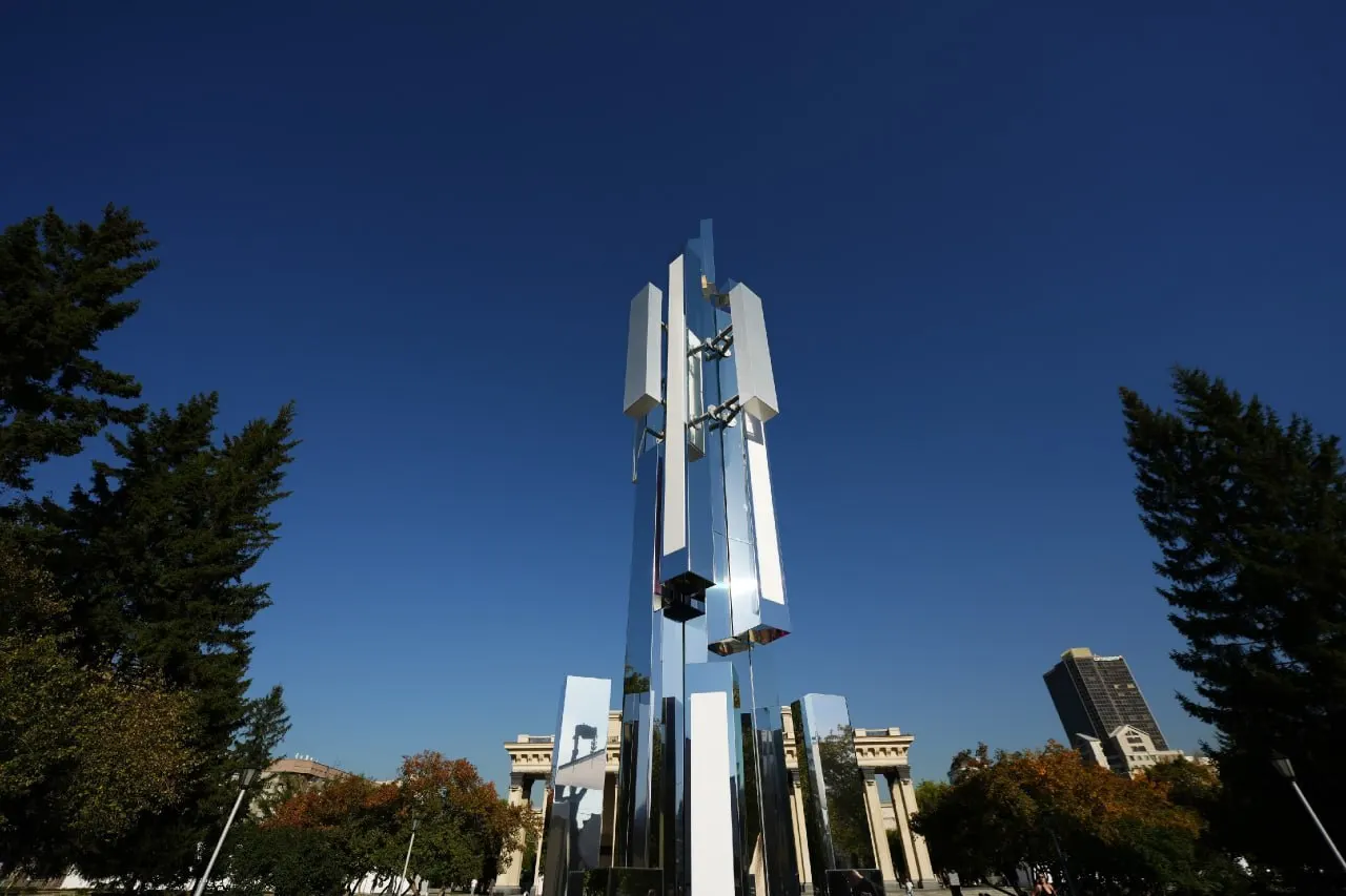 Крупные операторы запустили 5G в ряде городов, одновременно расширяя работу LTE в миллионниках и областных центрах. Новая технология обещает умный город, телемедицину и автономный транспорт.