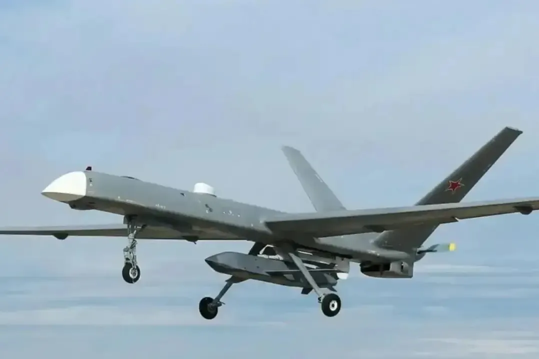 Российский производитель крылатых ракет S8000 «Бандероль» планирует выпускать примерно 250 ракет в месяц; данные OSINT и тендерные материалы указывают на рост производства.