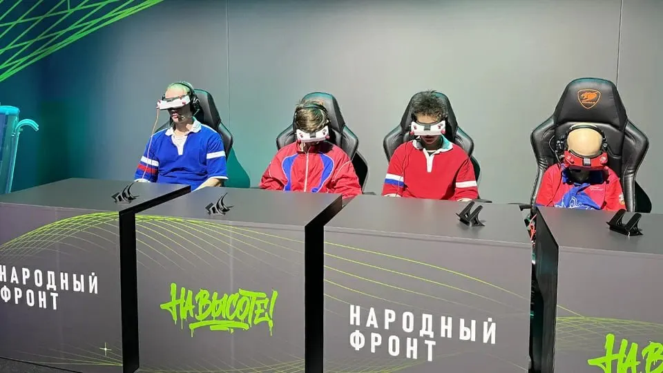 Запущен пилот нового нормативного порядка по БПЛА в шести регионах; школьники и студенты будут осваивать пилотирование, программирование и ремонт дронов ради будущего страны.