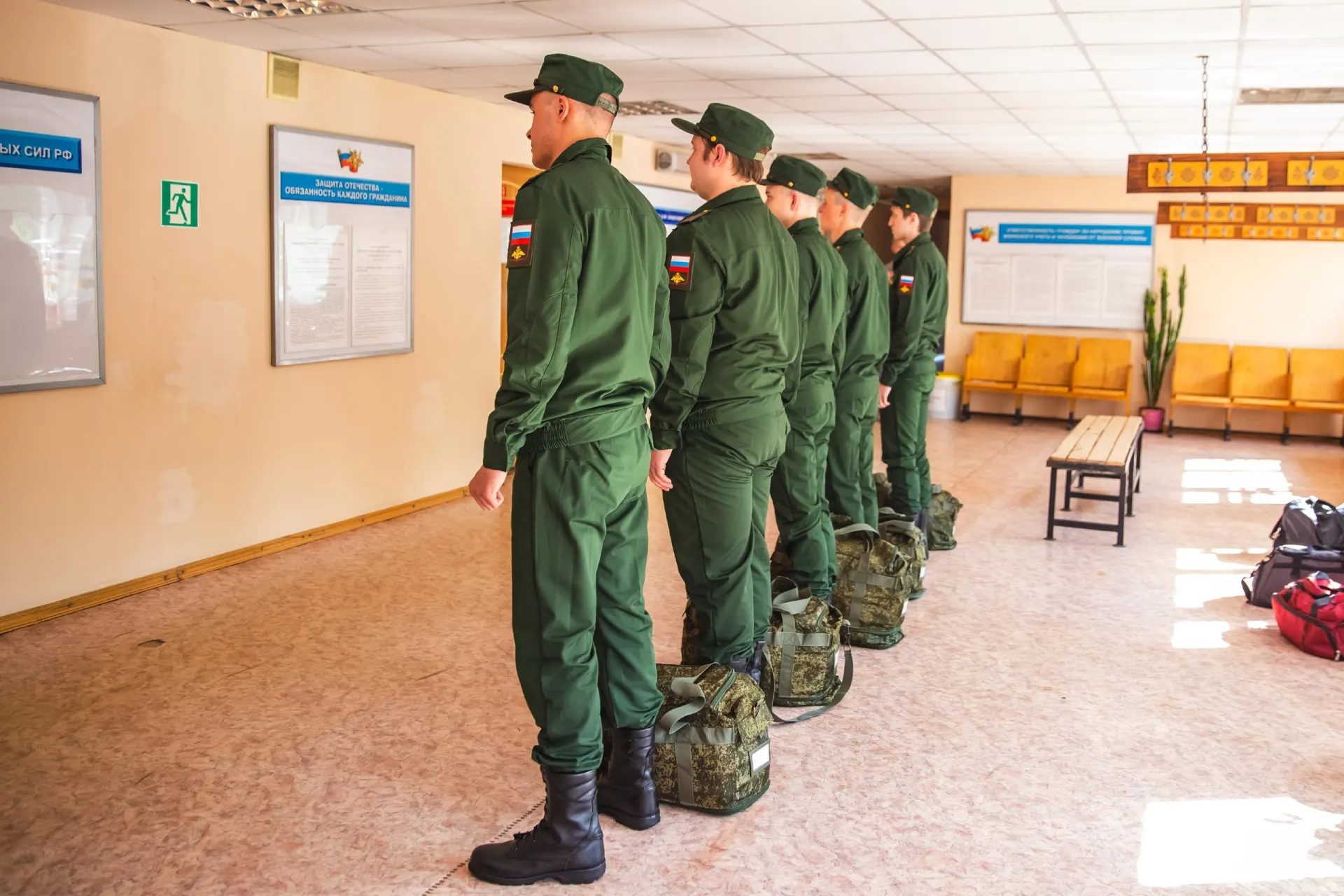 Разбираемся, какие граждане могут получить отсрочку без явки в военкомат и как это влияет на службу.