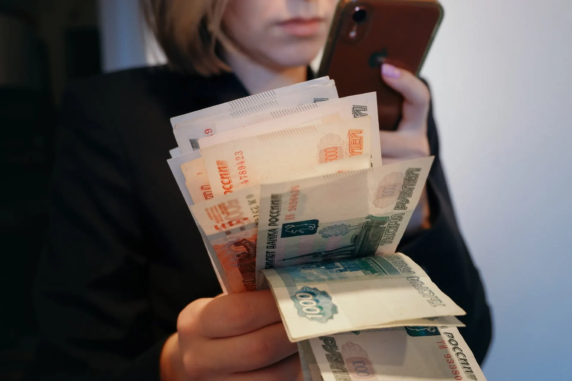 Экономика России развивается не из‑за ставки Центробанка; разбор факторов, влияющих на рост.