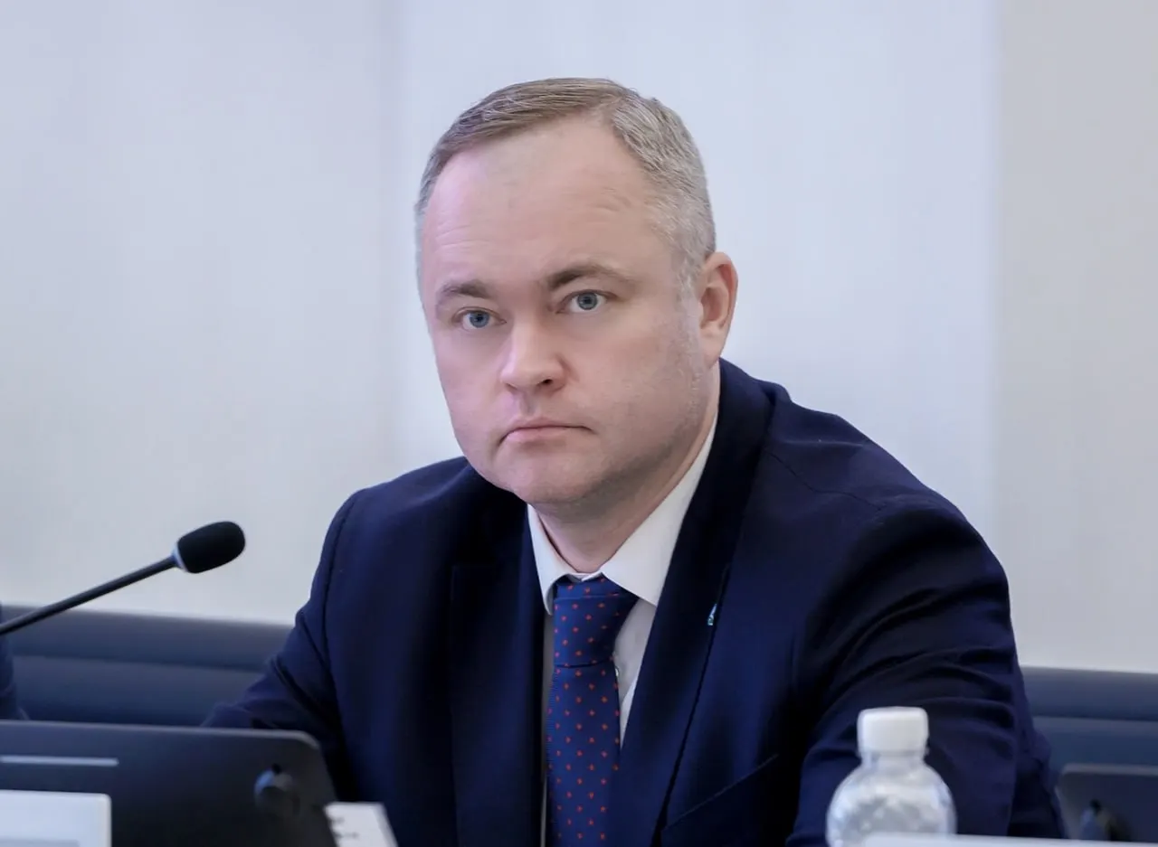 Законопроект, внесённый новым спикером Борисом Ёлкиным, предусматривает создание в парламенте нового комитета по строительству и ЖКХ и увеличение штата аппарата на две должности.