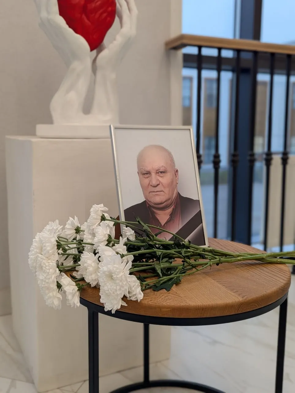 Умер преподаватель ПсковГУ Михаил Бегун, кандидат медицинских наук и доцент. В учебном корпусе размещен портрет с черной лентой.