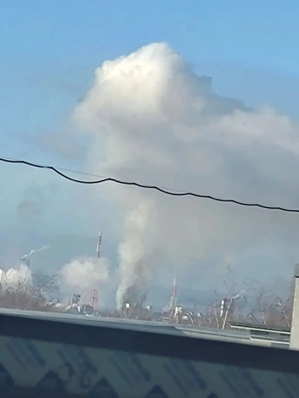 Ночной и утренний налёт беспилотников над Нижегородской областью привёл к госпитализации трёх человек, повреждениям жилых домов и образовательной инфраструктуры; школы переведены на дистанционный формат.