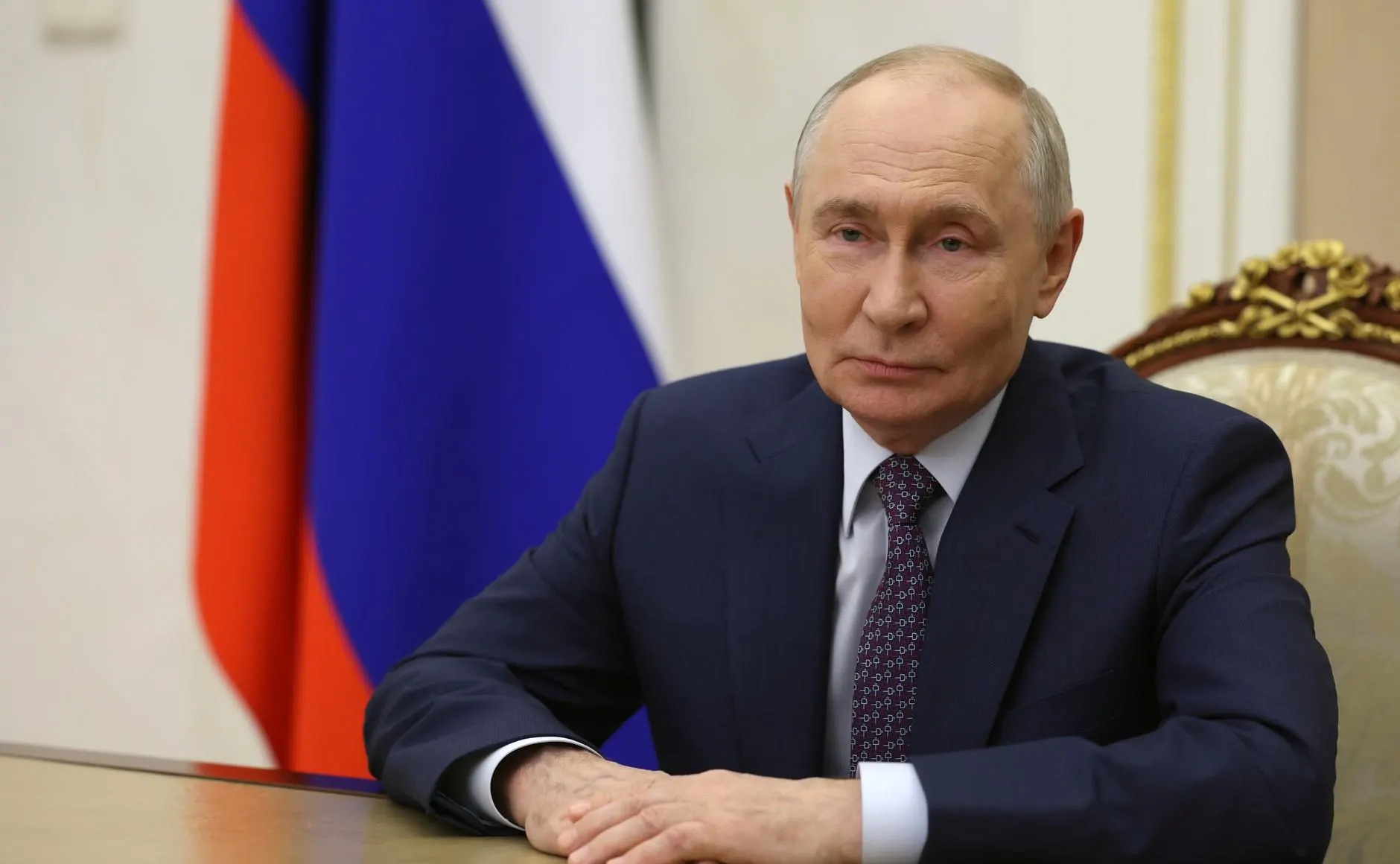 Президент поздравил всех педагогов страны и подчеркнул важность их труда в воспитании молодого поколения.