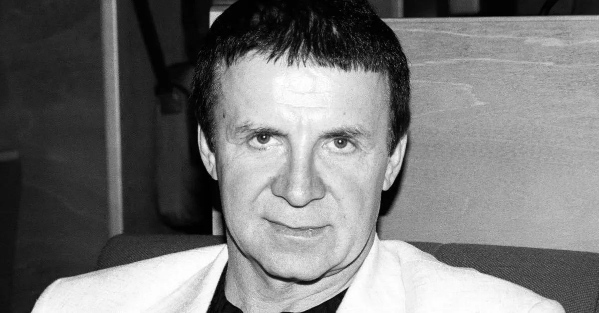 Известный телеведущий и парапсихолог скончался; подробности не раскрываются.